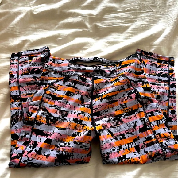 Lululemon crop compression leggings - Picture 2 of 5